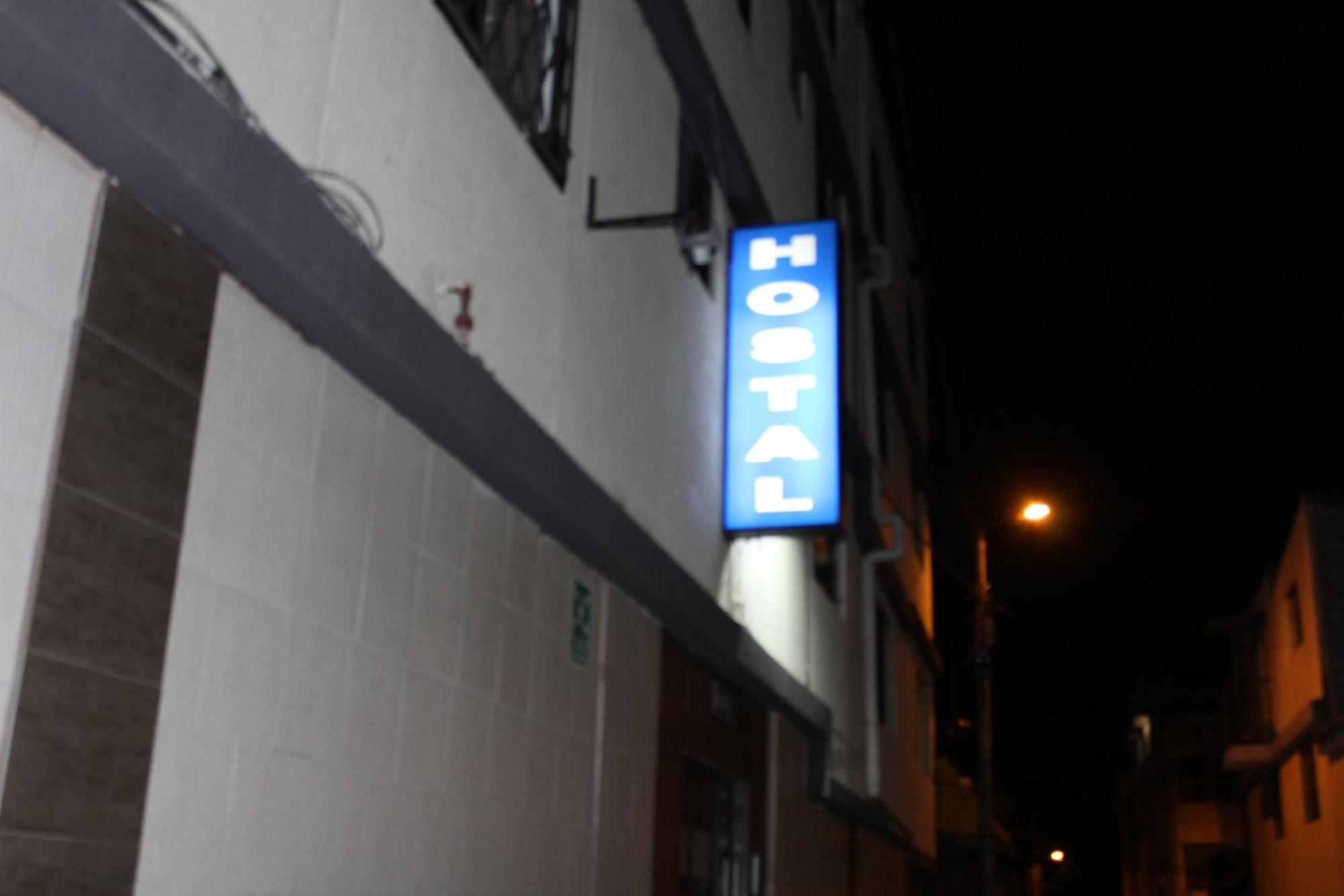 Julius Hostal, Desde Las 14 Horas Hasta 12 Del Mediodia Quito Eksteriør billede